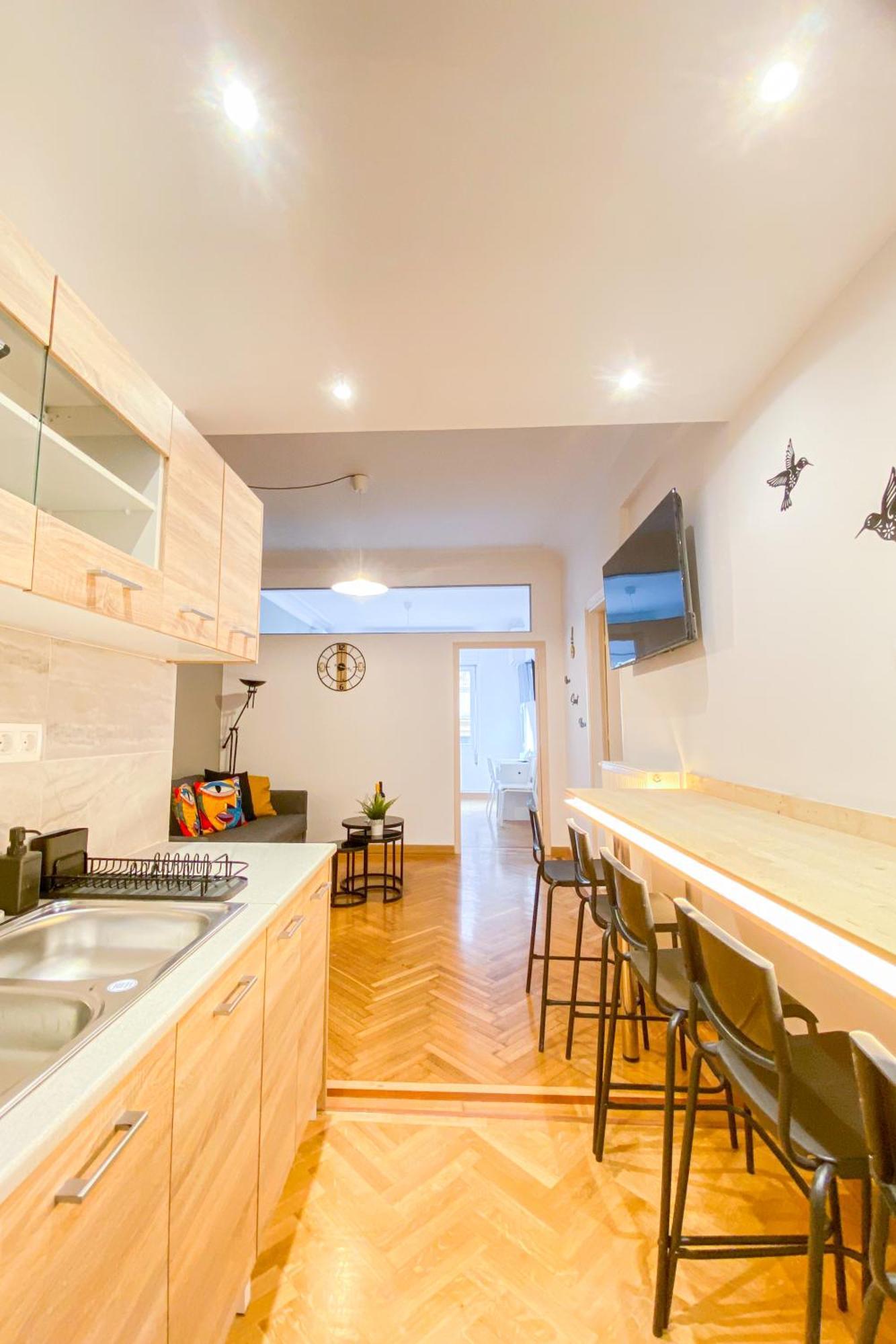 Syntagma Square, 100Sqm Luxurious Family Apt เอเธนส์ ภายนอก รูปภาพ